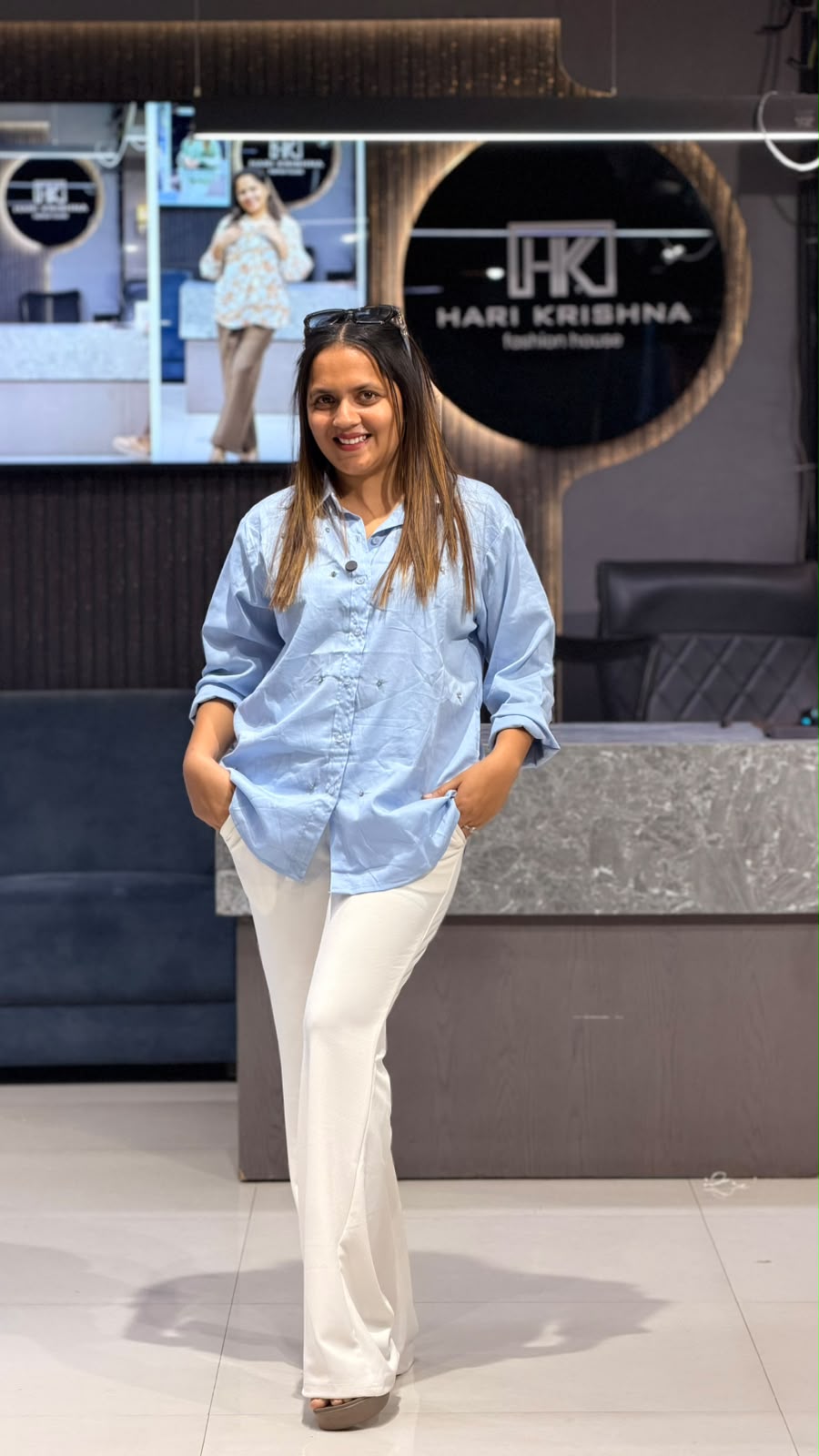 ELEGANT BLUE BUTTON-DOWN COTTON TOP FOR WOMEN